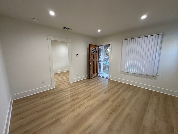 3rd image of 522 S Everett St