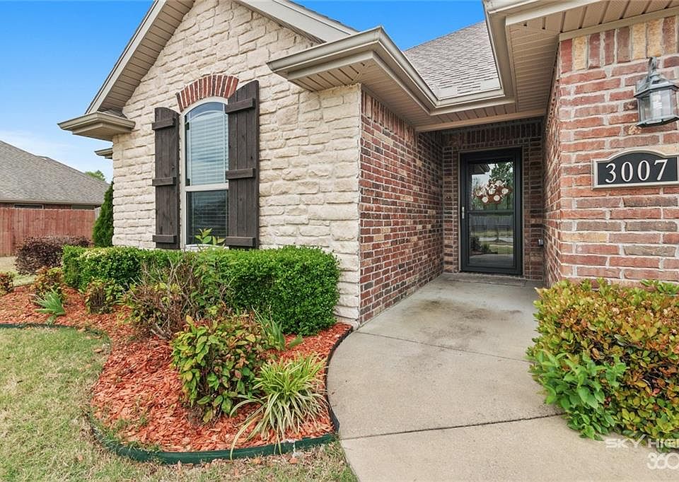 1st image of 3007 N Raven Ln