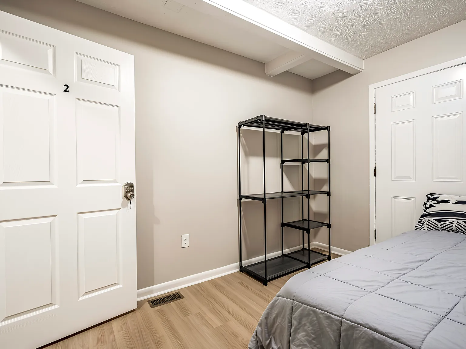 4 bed, 3.0 bath, 1310 sqft, $646 — Photo 2