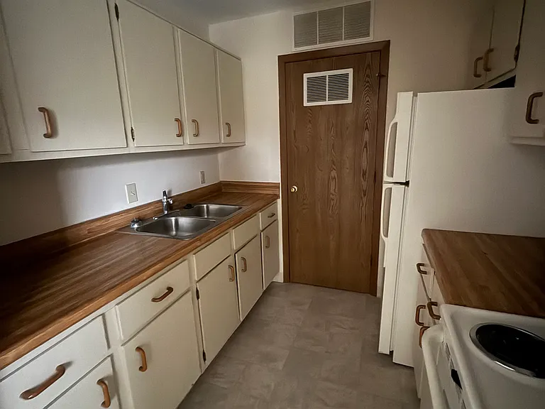 Oglebay Village Apartments — Photo 27