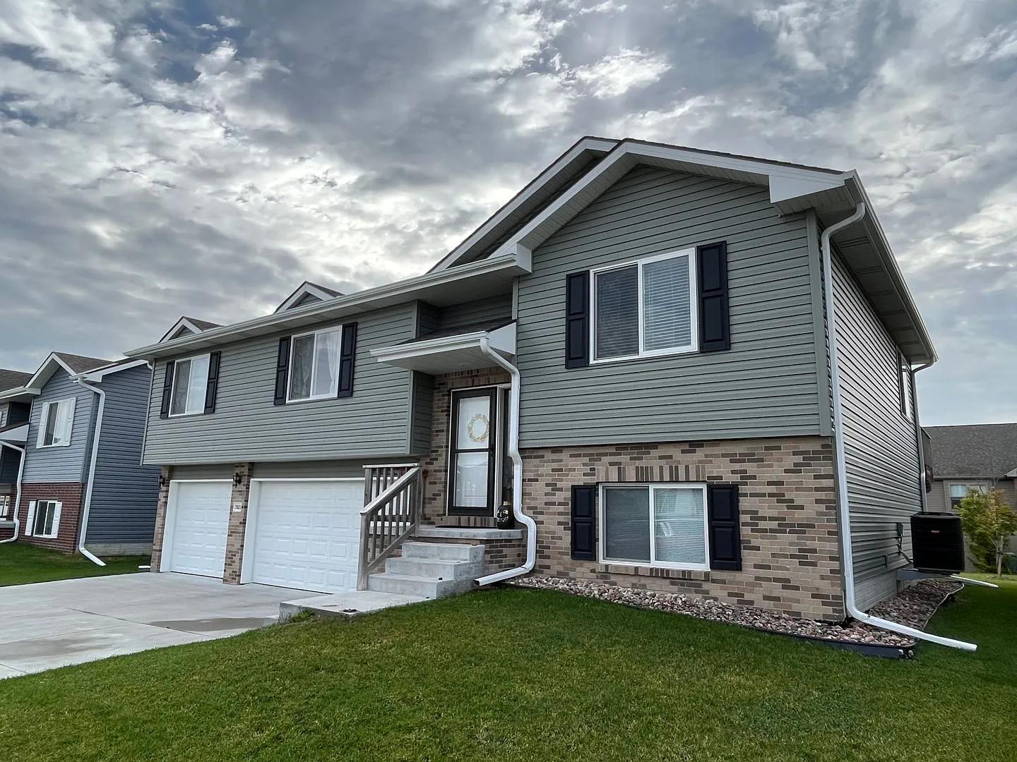 7825 Yankee Woods Dr-4bed/3bath house — Photo 1