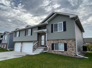 7825 Yankee Woods Dr, Lincoln, NE 68516