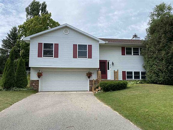 3rd image of 813 Regent Dr
