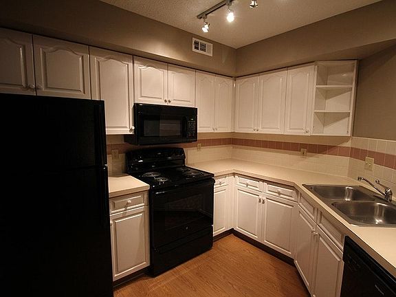 5th image of 332 Village Pointe Dr #332