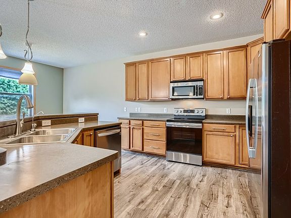 3rd image of 1711 Basswood Ct