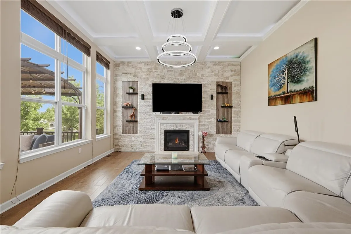 4 bed, 4141 sqft, $3,500 — Photo 4