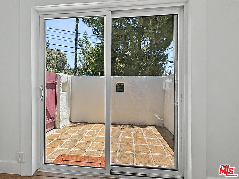2139 Holly Dr — Photo 11