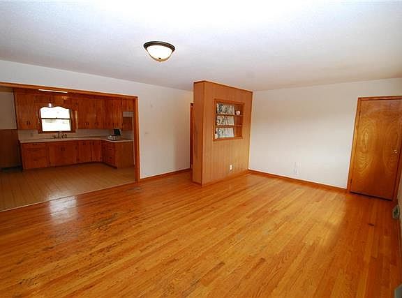 3rd image of 1228 Dakota St