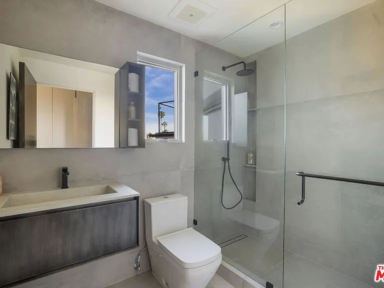 9270 Kinglet Dr — Photo 15