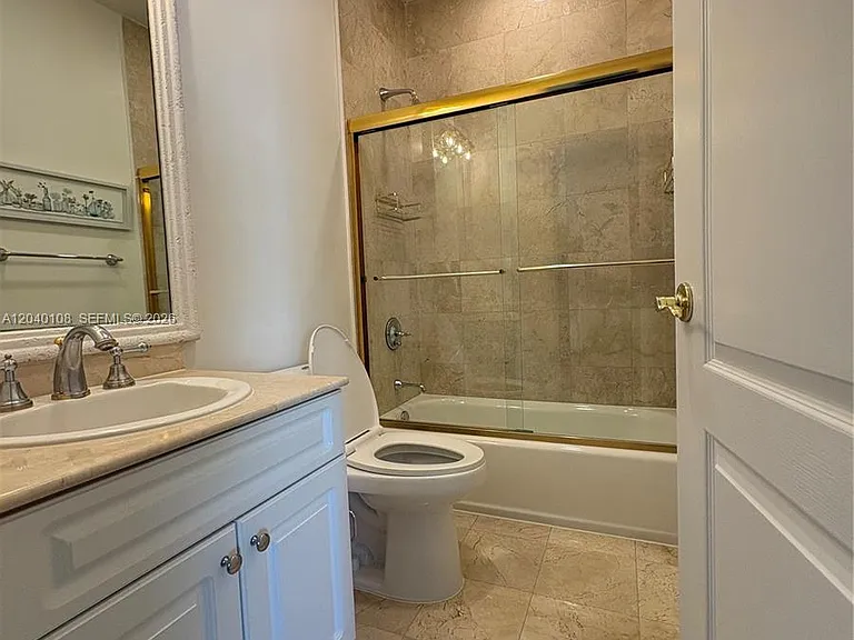 18410 NE 30th Ave #18410 — Photo 32