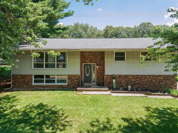 4649 Circle Dr, Heyworth, IL 61745