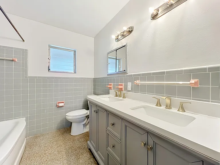 5342 Adanson St — Photo 12