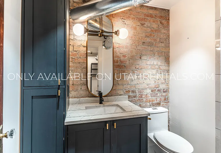 276 E Broadway St #S2 — Photo 9