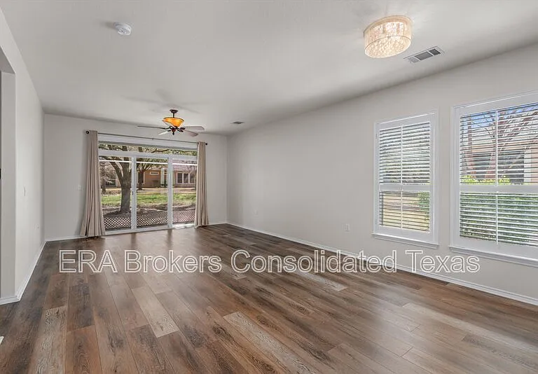 118 Portsmouth Dr — Photo 11