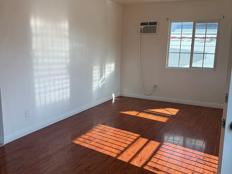 S Electric Ave — Photo 2