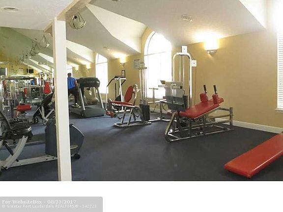 3rd image of 3430 Pinewalk Dr N APT 634