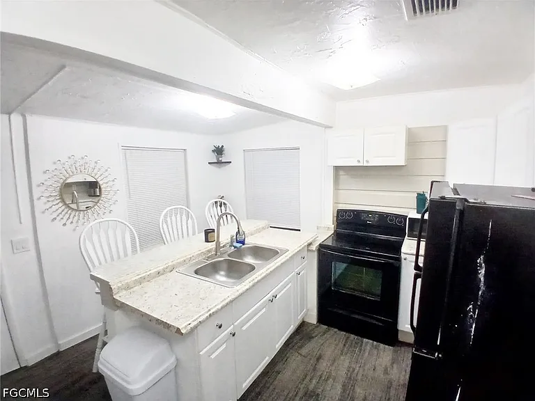 47 Cypress St — Photo 2