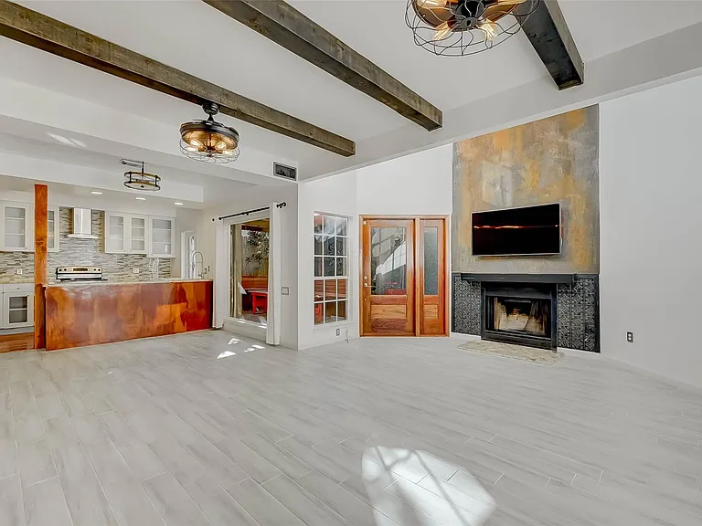 926 Heights Blvd — Photo 3