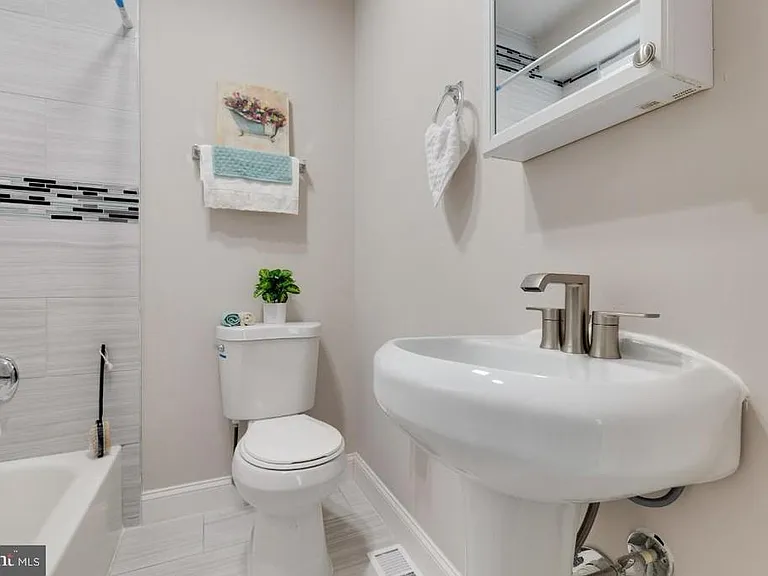 4108 Hayes St NE — Photo 7
