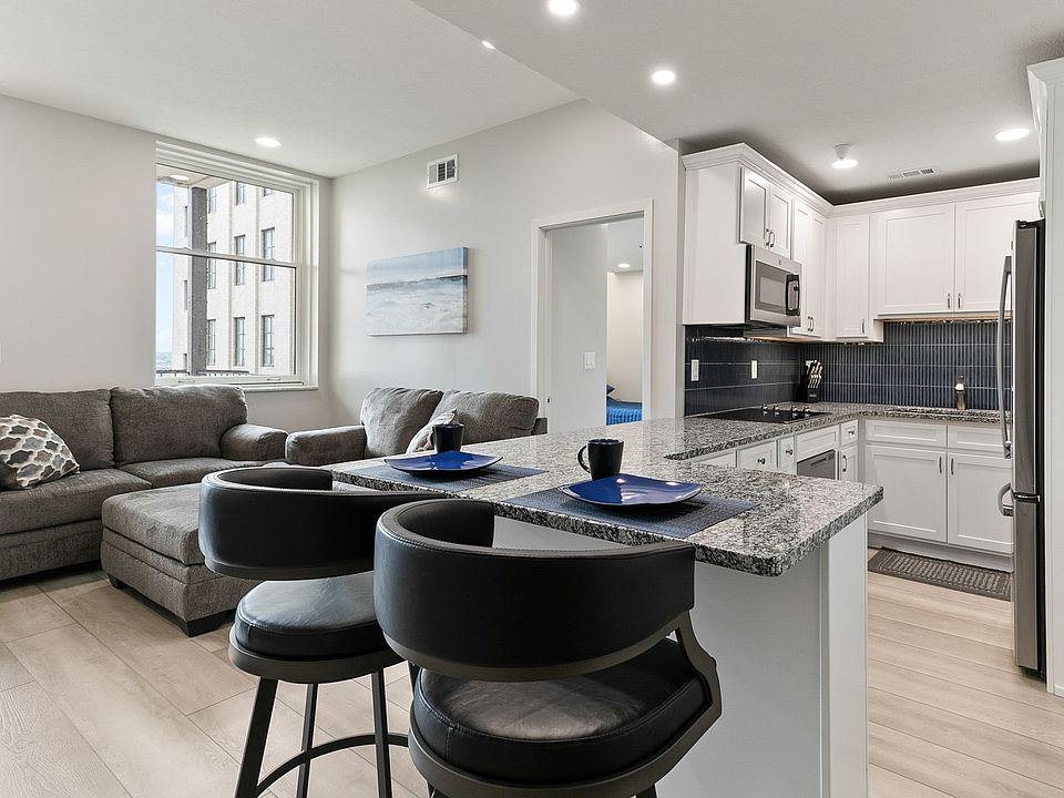 1st image of 128 N 13th St APT 806