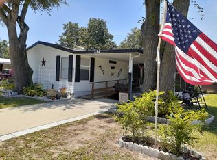 456 Carnation Dr, Fruitland Park, FL 34731