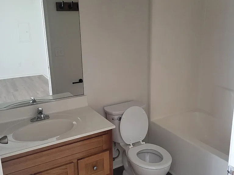 971 Howard Ave — Photo 4