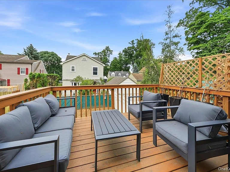 736 Pelhamdale Ave — Photo 16