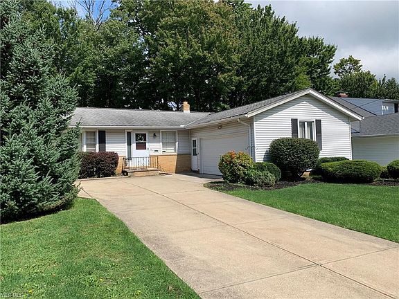 3rd image of 6753 Larchmont Dr