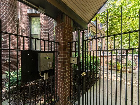 2nd image of 5381 Pershing Ave APT 201