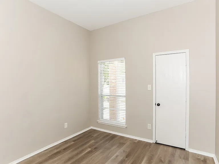 1755 Reynolds St — Photo 13