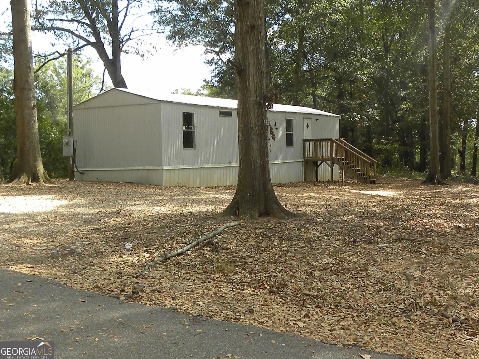 2 bed, 1.0 bath, 728 sqft, $1,066 — Photo 2