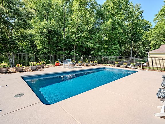 8th image of 199 Liles Ln