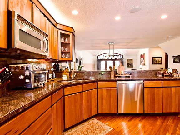 5th image of 360 Pinehurst Dr