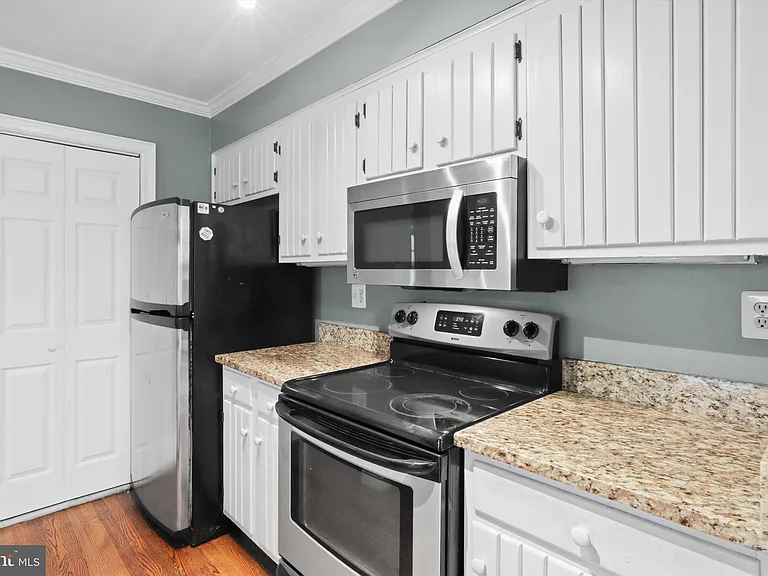 101 Roberts Ct — Photo 16