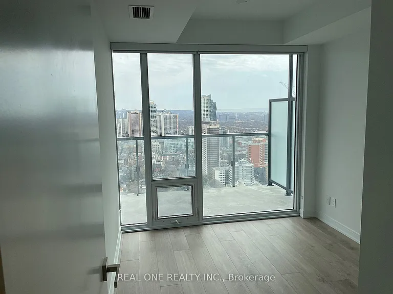 3 Gloucester St #3704 — Photo 2