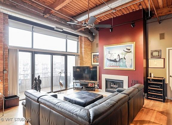 2nd image of 420 W Grand Ave APT 5A