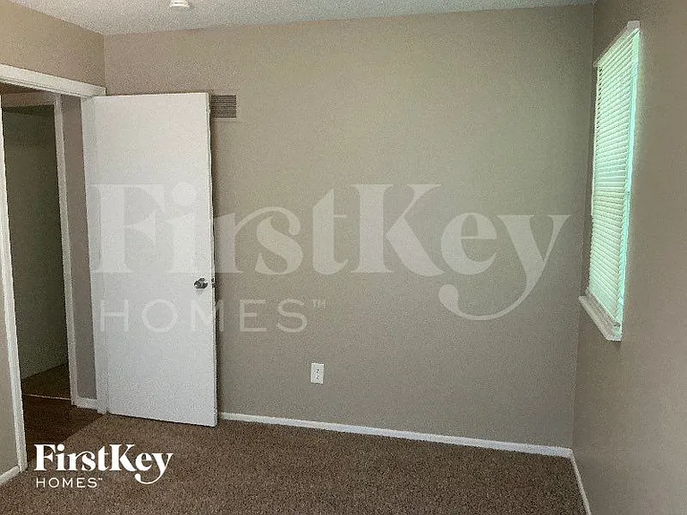 400 SW Keystone Ct — Photo 9
