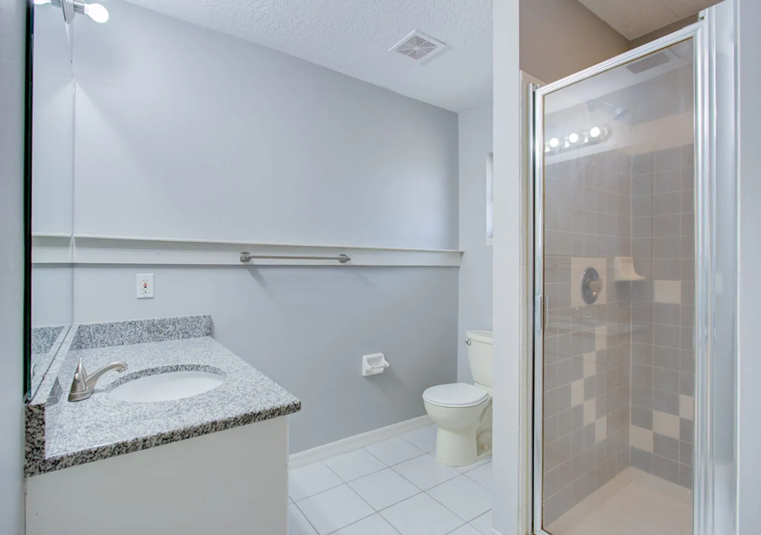 4023 E Orange Ave — Photo 4