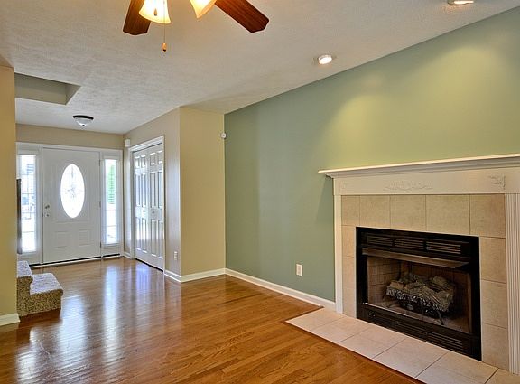 3rd image of 1215 Viewmont Dr