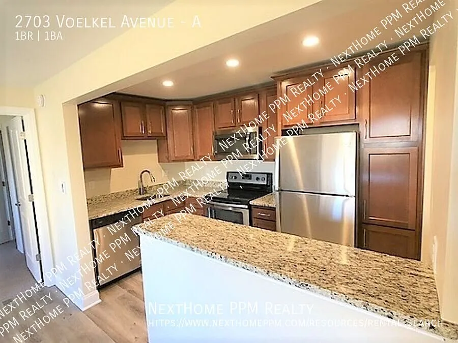 Dormont 1 Bedroom w/parking, A/C, granite, dish washer, hardwoods, laundry. — Photo 1