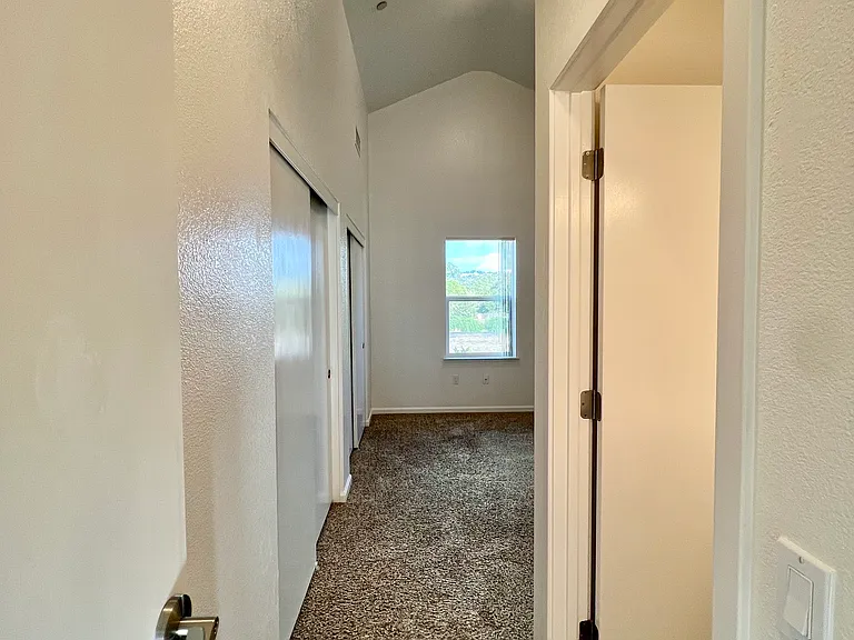 Esposti Park Apartments — Photo 23