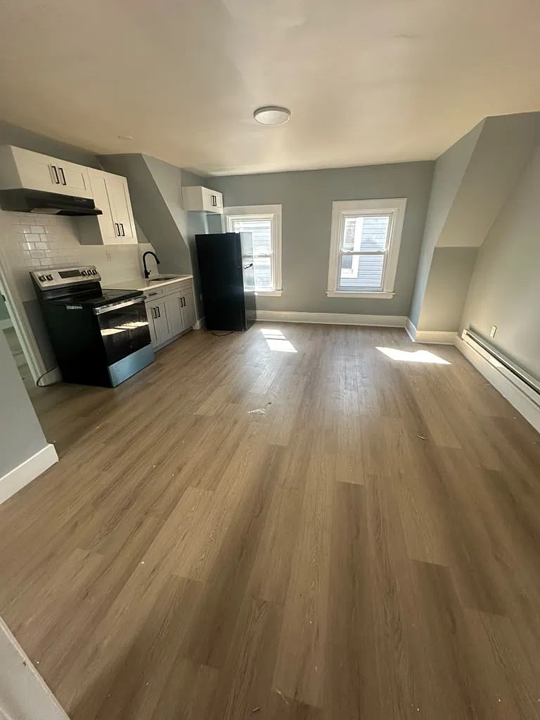 250 Amherst St — Photo 1
