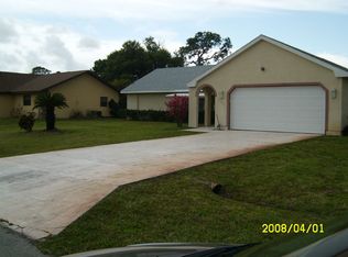2122 SE Stonecrop St, Port Saint Lucie, FL 34984