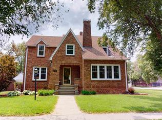 2023 17th St, Columbus, NE 68601