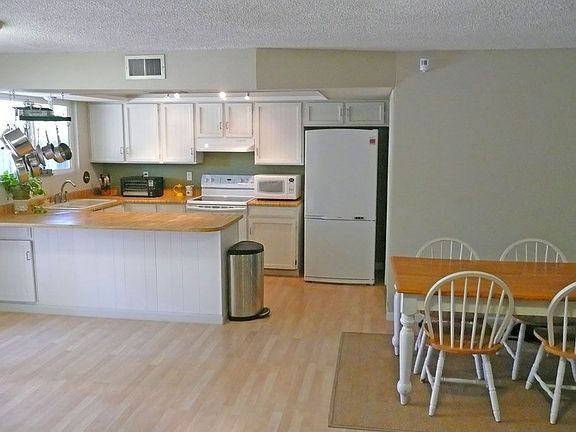 large kitchen/dining area - appliances included