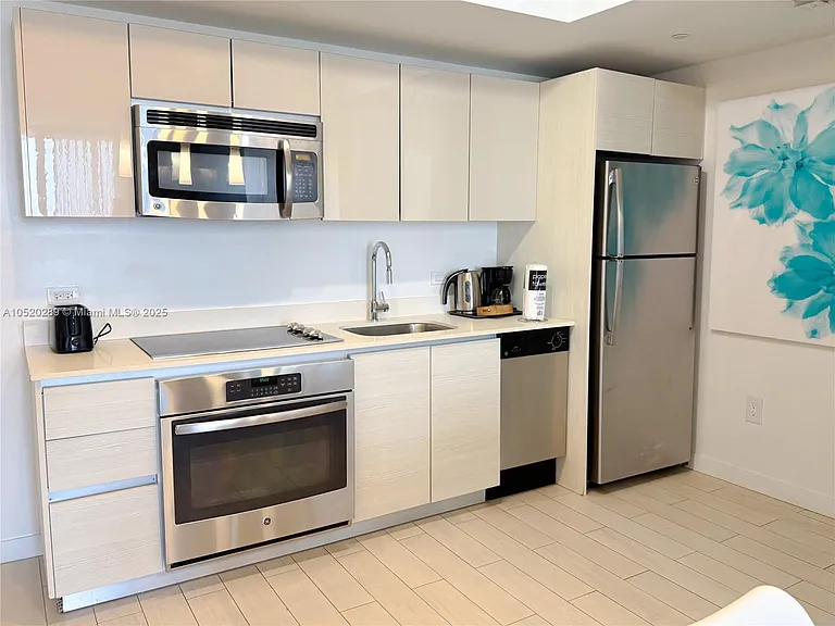 2602 E Hallandale Beach Blvd #2008A — Photo 5