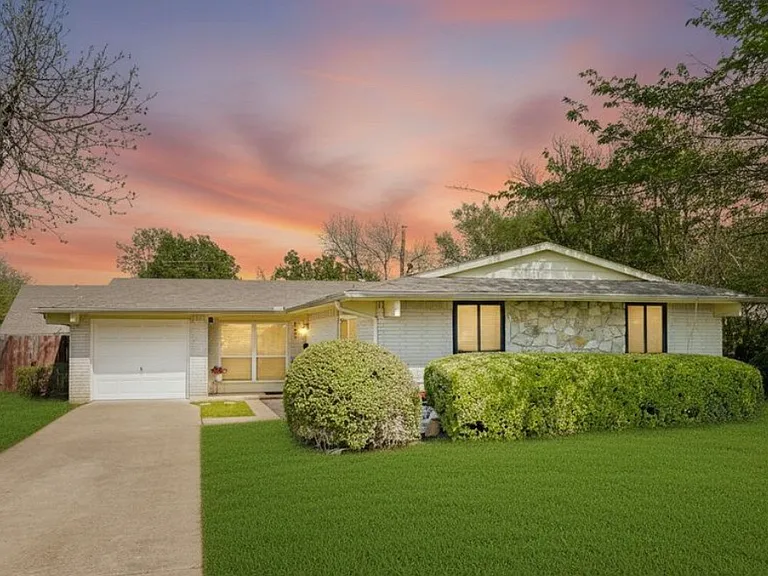 832 Greenhaven Dr — Photo 1