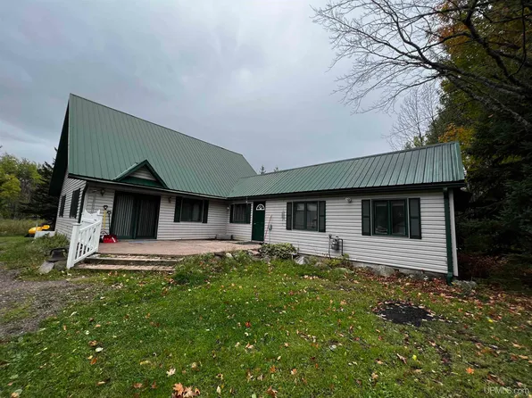 11553 N Black River Rd, Ironwood, MI 49938