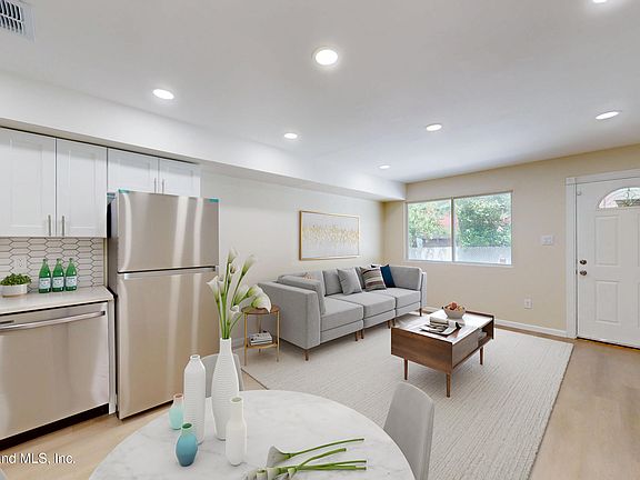 5th image of 578 Golf View Ct