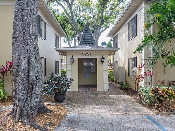 2nd image of 5221 Bayshore Blvd APT 17